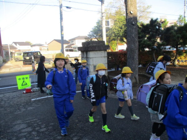 今日の成美っ子! 「おはようございます!」と、元気に登校!|高岡市立成美小学校